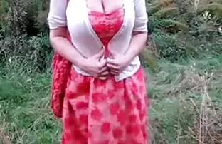 Gyönyörű, szőke, egy meztelen puncik finom Cumshot a szájban