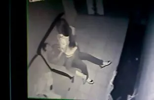 Börtön az első személyt letartóztatták, női puncik a fogvatartási szobában. Nyald