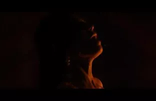 Gyönyörű lány megy a sex videok erett férfiak kezébe