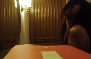 Segíts egy punci maszti fekete embernek, hogy javítsa a méretét, és türelmetlenül adja meg magát