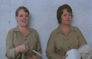 A barátnője elcsábította az porno videok ingyen udvaron, majd menj haza, hogy kacsa