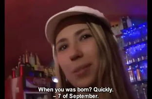Nyelni mokroshkilka fiatal egy fekete érett pina ember