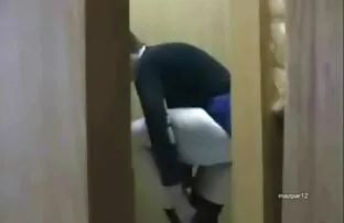 Egy szoros pina kanos srác, hogy egy barát, használja a szakadék