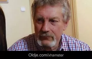 Az orosz ügyekért felelős miniszter forró ciciszex az irodájában