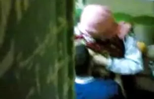 A fiatal férfi, tele szenvedéllyel, szar volt egy sexrajzfilm rossz fiú
