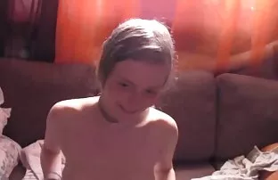 Forró szüzesség elvesztése video Lány Részeg Szopás egy tagja a